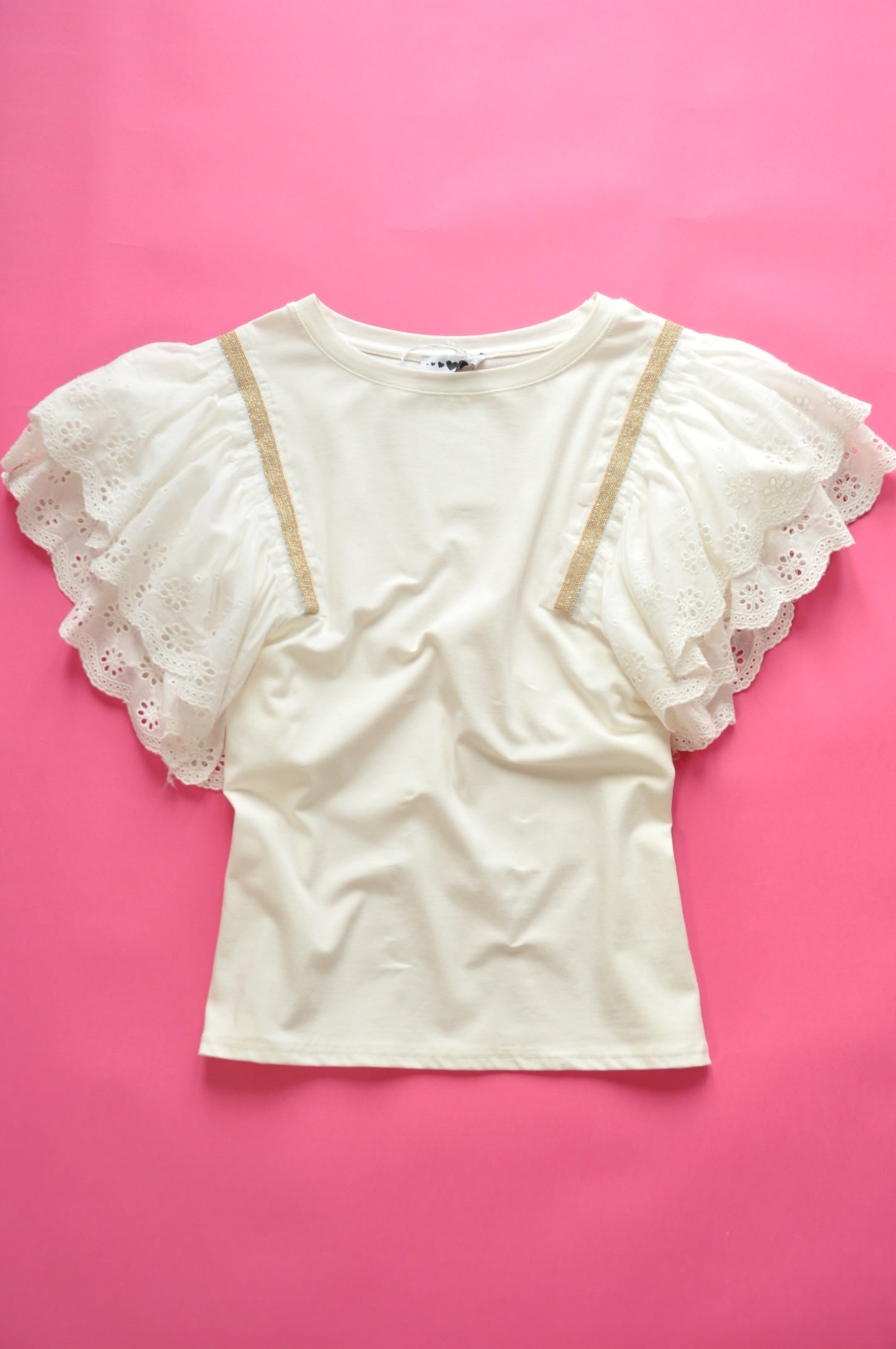 White straight-cut t-shirt with broiderie anglaise frilled sleeves