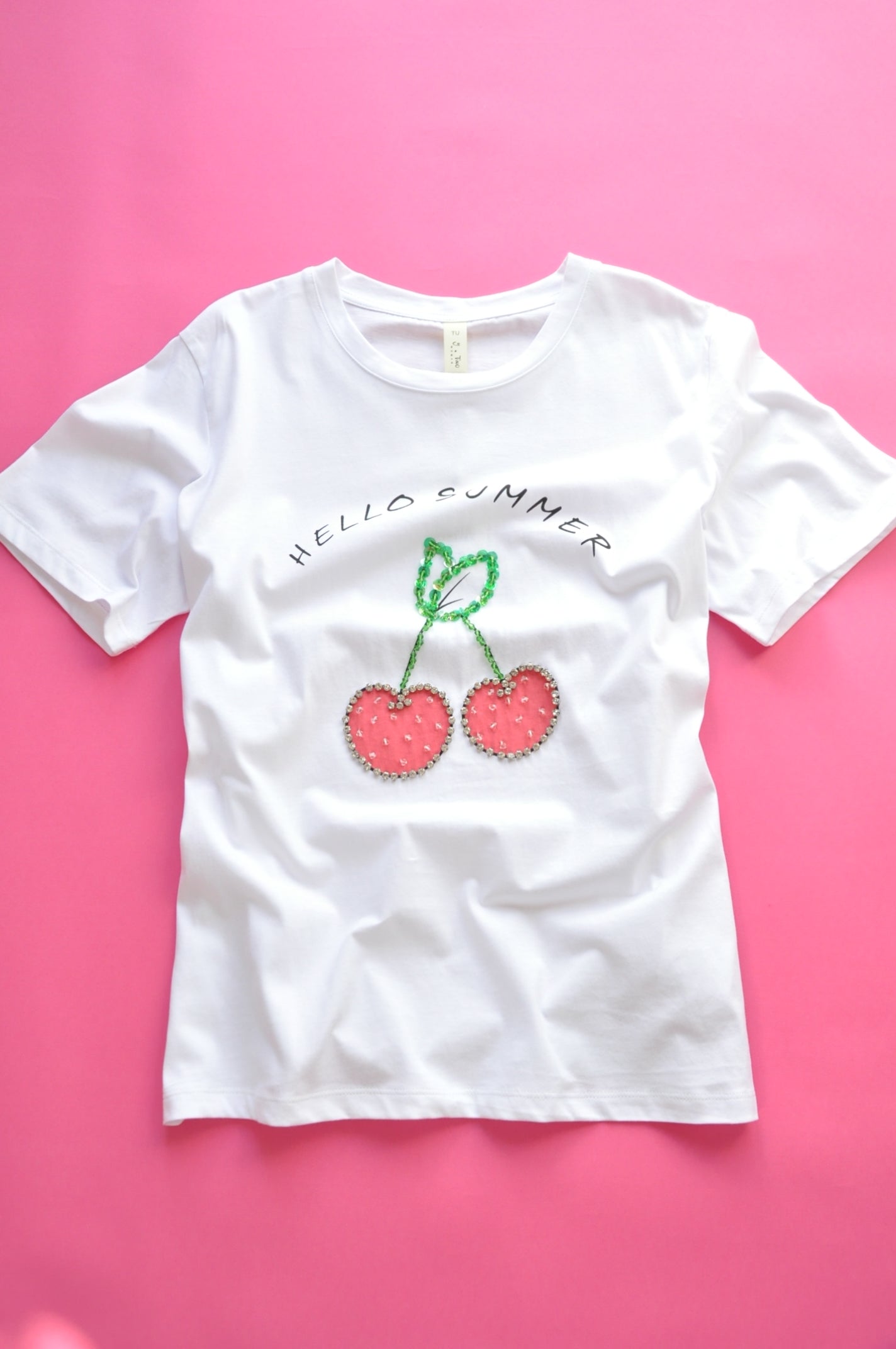 White straight-cut t-shirt with gleaming cherries