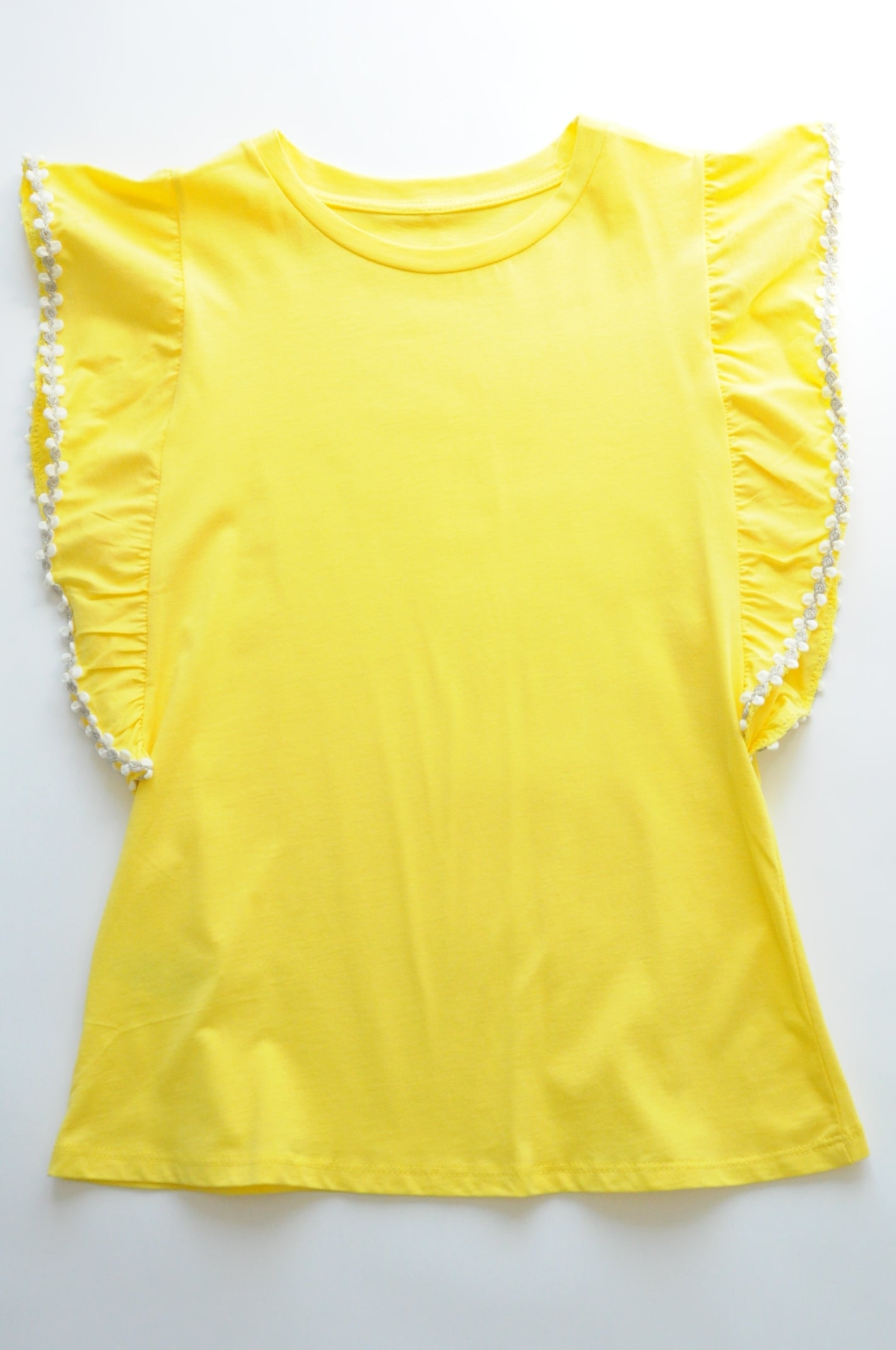 Yellow straight-cut t-shirt with frilled sleeves