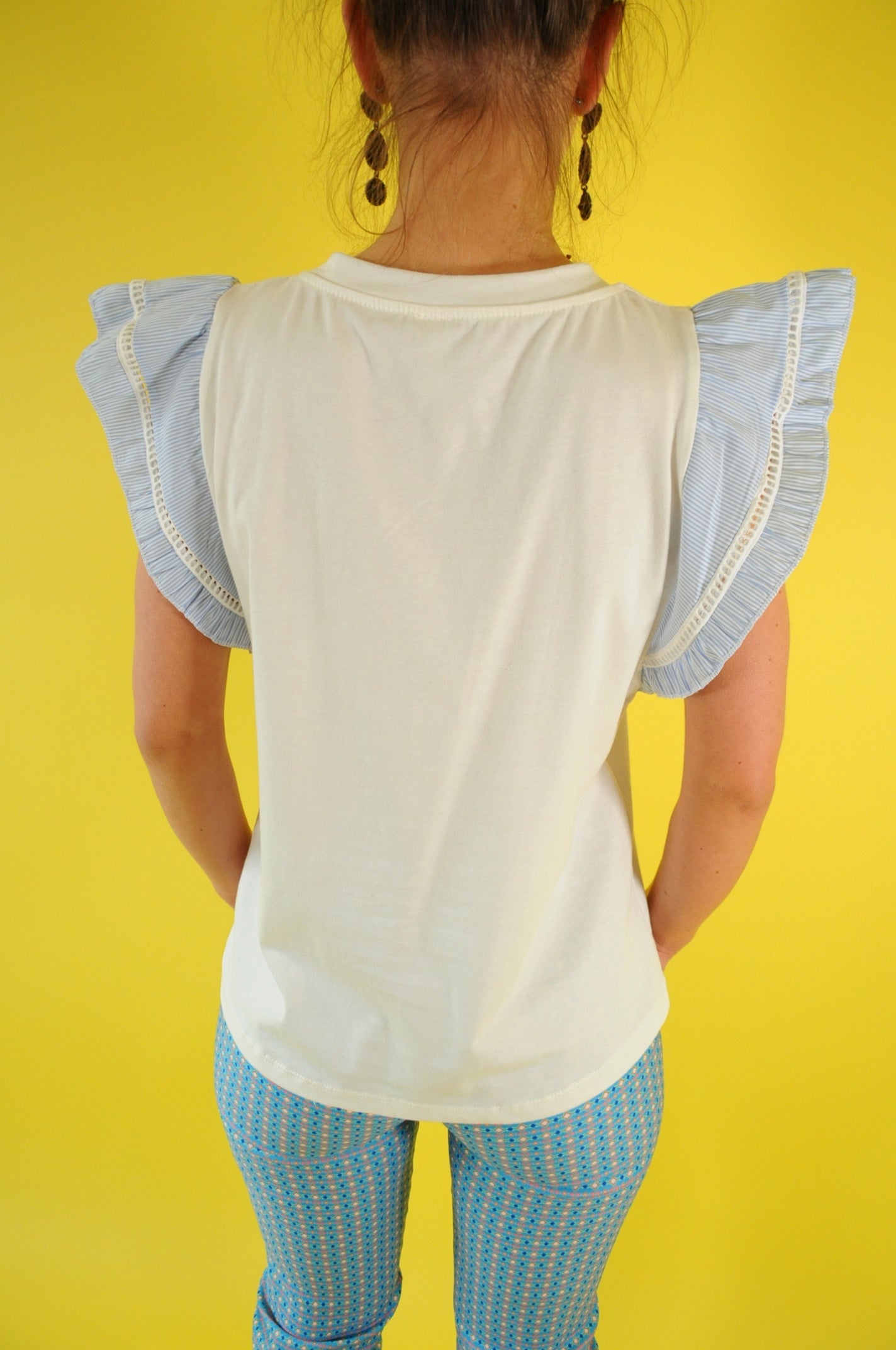 White straight-cut t-shirt with frilled baby blue sleeves