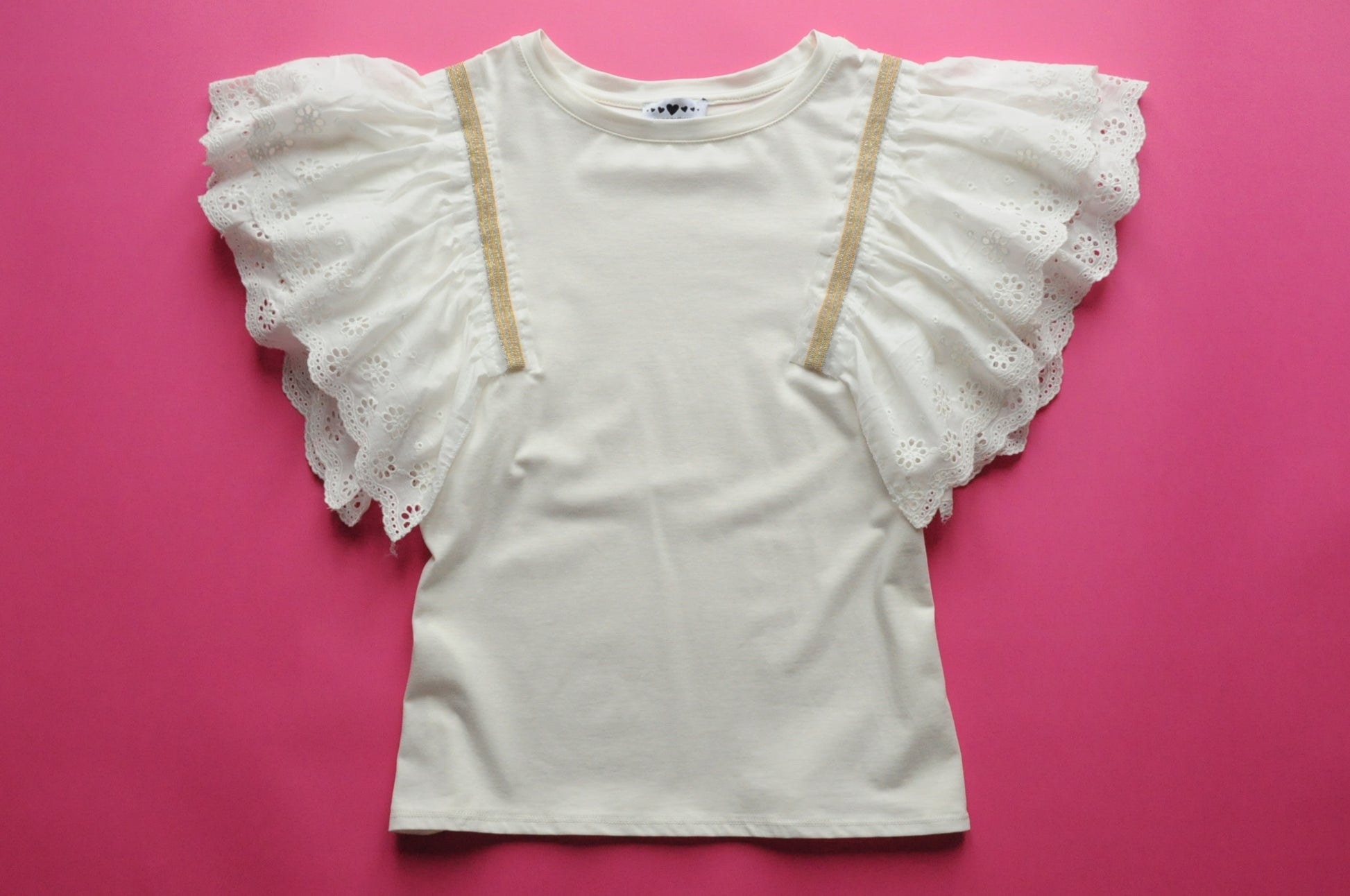 White straight-cut t-shirt with broiderie anglaise frilled sleeves