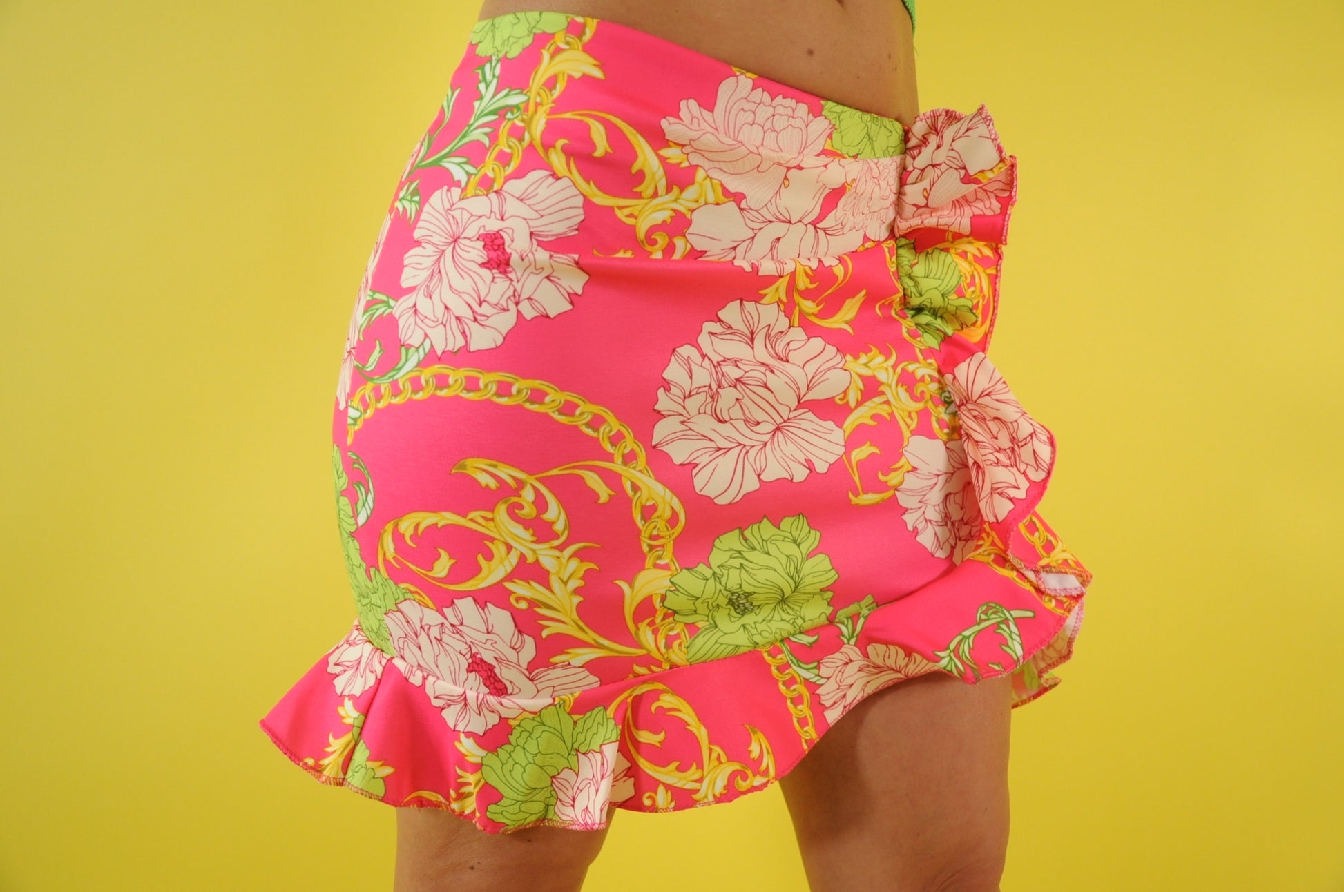 Floral chain printed pink mini skirt